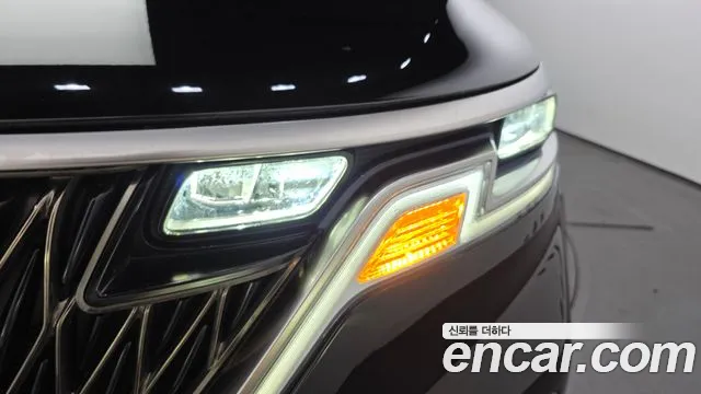 Kia Carnival 2023 thumb 2