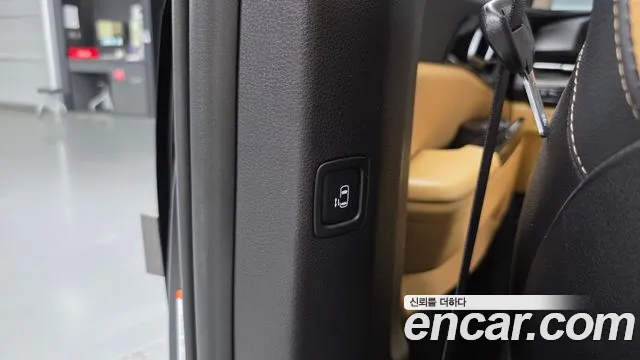 Kia Carnival 2023 thumb 8