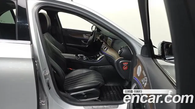 Mercedes-Benz E-Class 2017 thumb 8