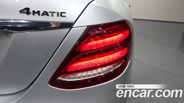 Mercedes-Benz E-Class 2017 thumb 10