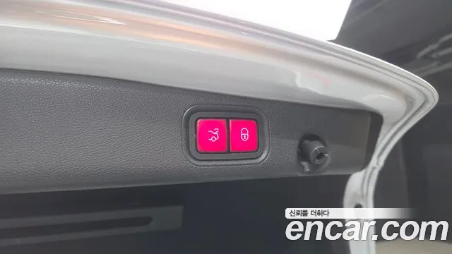 Mercedes-Benz E-Class 2017 thumb 11