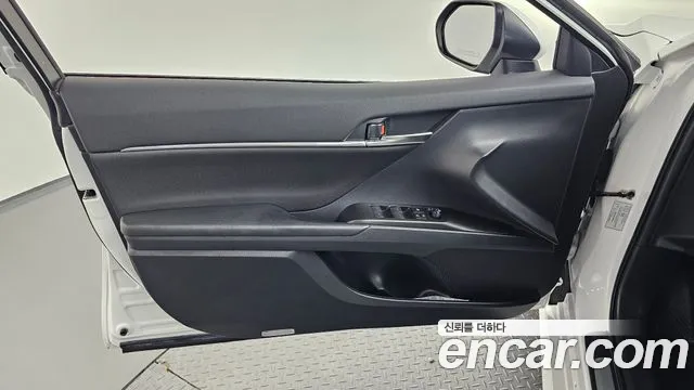 Toyota Camry 2023 thumb 10