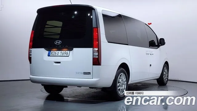 Hyundai Staria 2024 thumb 10