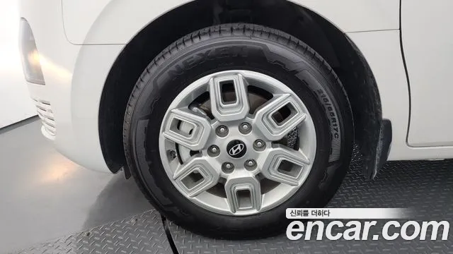 Hyundai Staria 2024 thumb 3