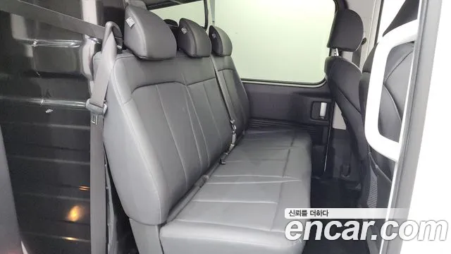 Hyundai Staria 2024 thumb 6
