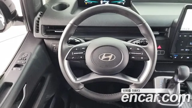 Hyundai Staria 2024 thumb 2