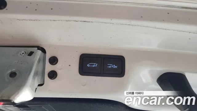 Hyundai Staria 2024 thumb 12