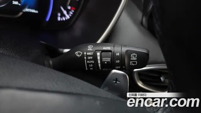 Hyundai Santa Fe 2018 thumb 9