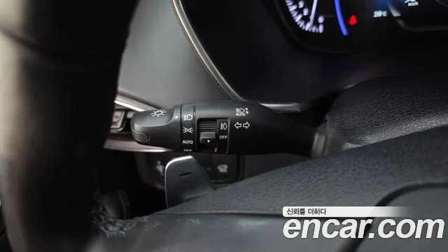 Hyundai Santa Fe 2018 thumb 3