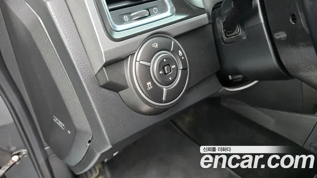 KGM Korando 2016 thumb 12