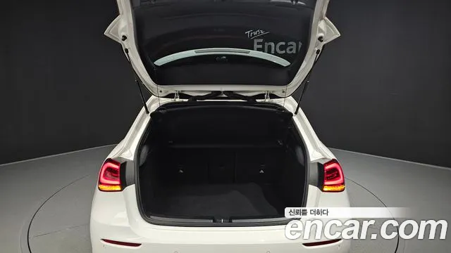 Mercedes-Benz A-Class 2023 thumb 3