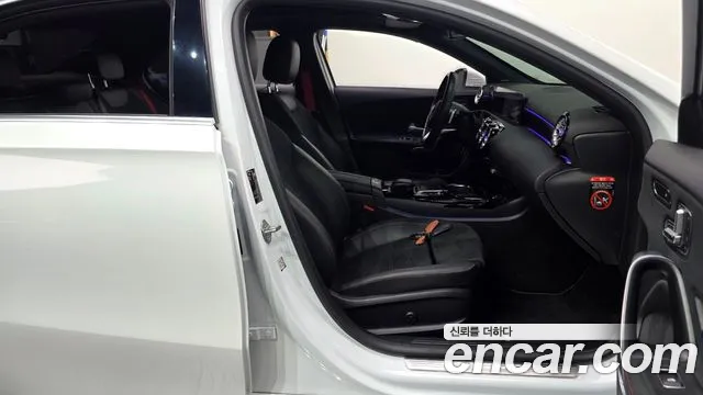 Mercedes-Benz A-Class 2020 thumb 4