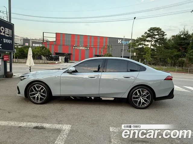 BMW 5 серии 2025 thumb 12