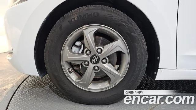 Hyundai Avante 2016 thumb 2