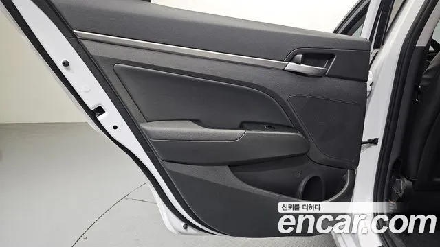 Hyundai Avante 2016 thumb 11