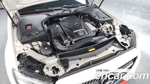 Mercedes-Benz E-Class 2016 thumb 2