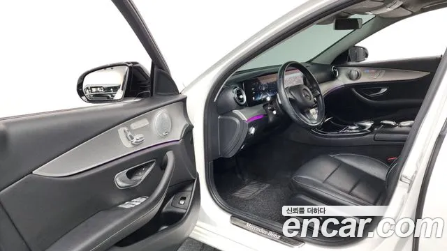 Mercedes-Benz E-Class 2016 thumb 4