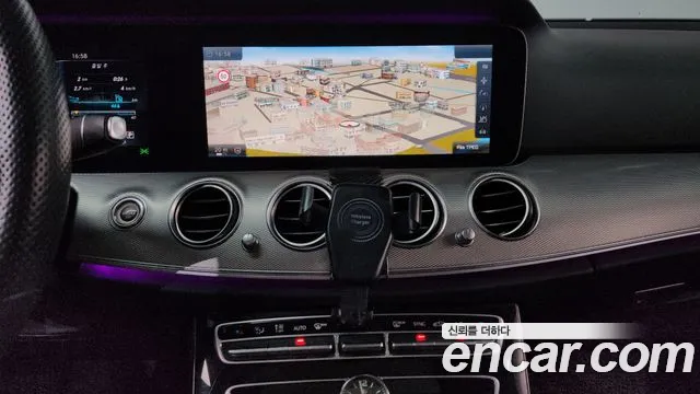 Mercedes-Benz E-Class 2016 thumb 9