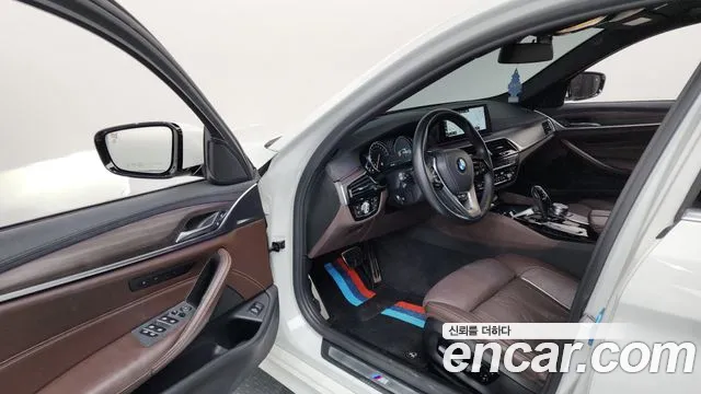 BMW 5 серии 2018 thumb 4