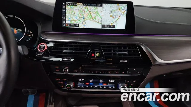 BMW 5 серии 2018 thumb 11