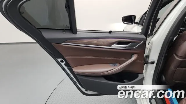 BMW 5 серии 2018 thumb 2