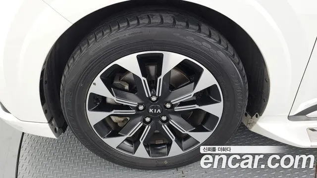 Kia Carnival 2021 thumb 8