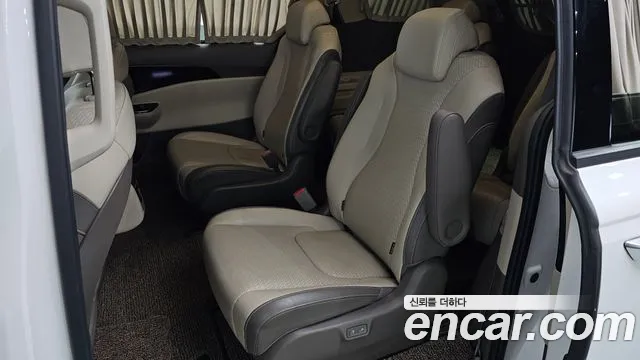 Kia Carnival 2021 thumb 4
