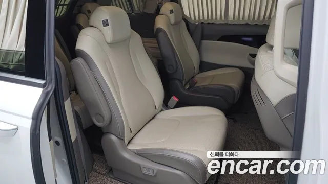 Kia Carnival 2021 thumb 10