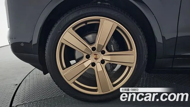Porsche Cayenne 2025 thumb 4