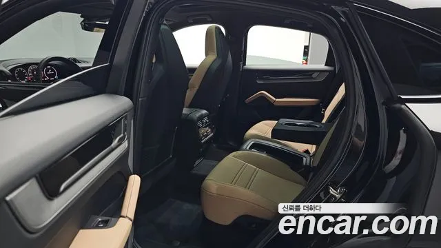 Porsche Cayenne 2025 thumb 9