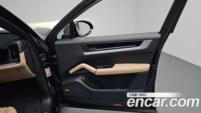 Porsche Cayenne 2025 thumb 11