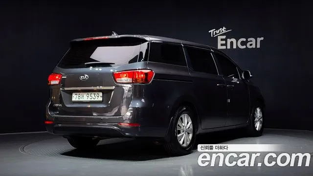 Kia Carnival 2015 thumb 8