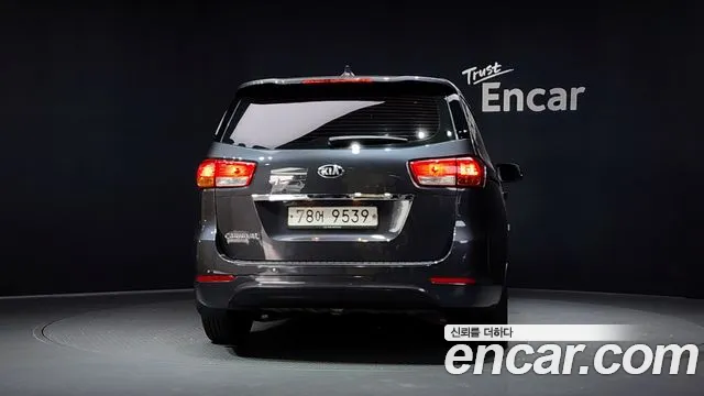Kia Carnival 2015 thumb 12