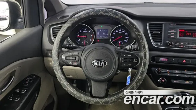 Kia Carnival 2015 thumb 2