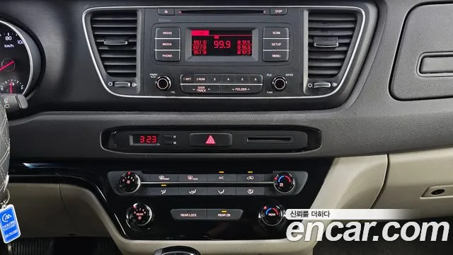 Kia Carnival 2015 thumb 3