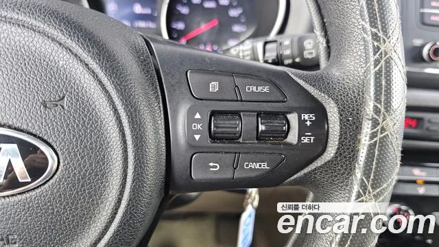 Kia Carnival 2015 thumb 7