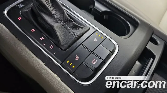 Kia Carnival 2015 thumb 11