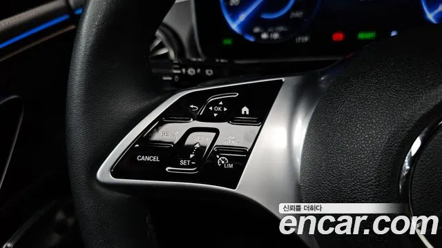 Mercedes-Benz EQE 2023 thumb 10