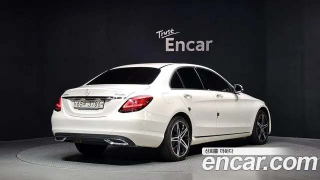 Mercedes-Benz C-Class 2019 thumb 12