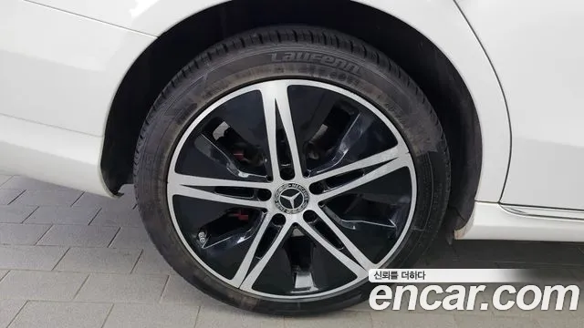 Mercedes-Benz C-Class 2019 thumb 10