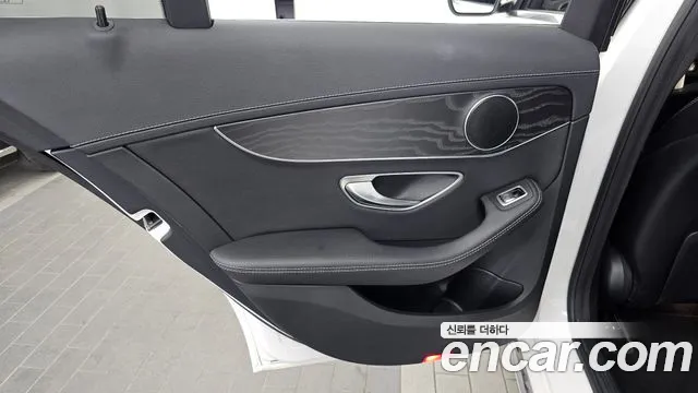 Mercedes-Benz C-Class 2019 thumb 3