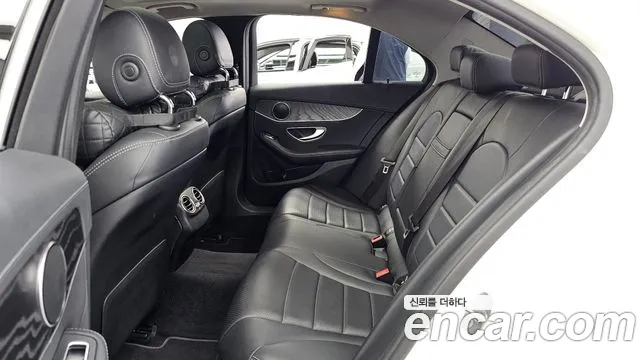 Mercedes-Benz C-Class 2019 thumb 7