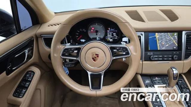 Porsche Macan 2016 thumb 9