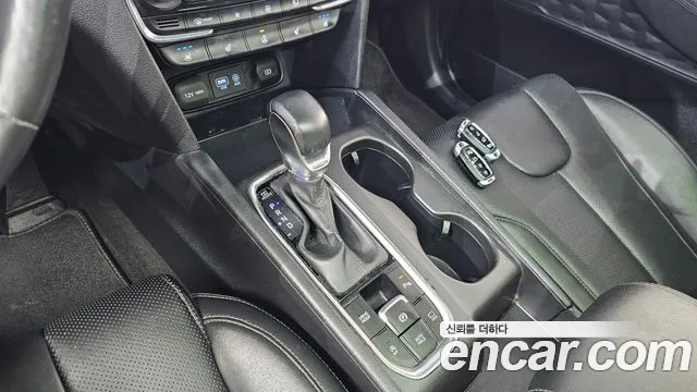Hyundai Santa Fe 2019 thumb 8