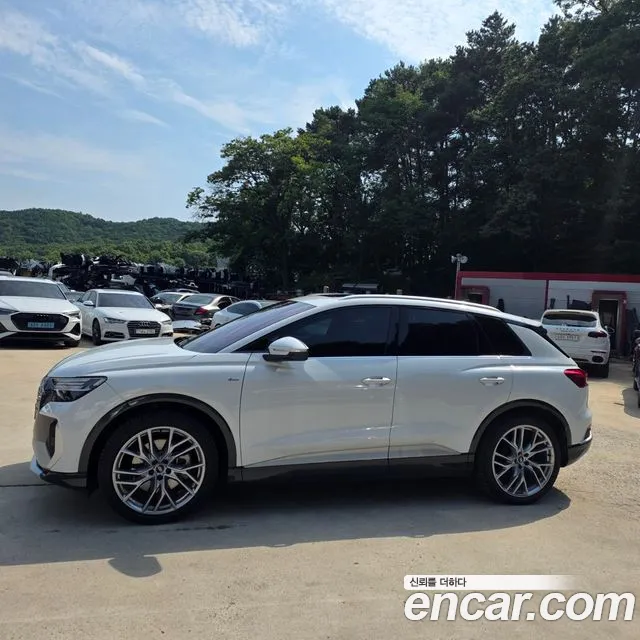 Audi Q4 e-tron 2025 thumb 3