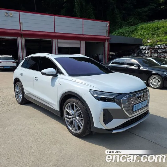 Audi Q4 e-tron 2025 thumb 6