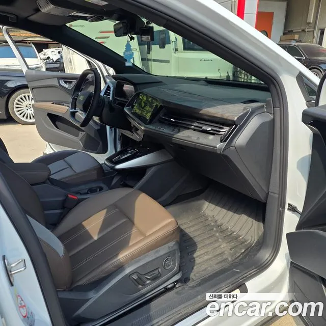 Audi Q4 e-tron 2025 thumb 9