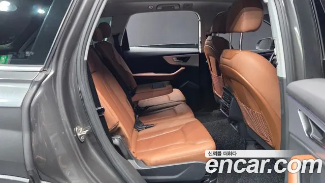 Audi Q7 2021 thumb 9
