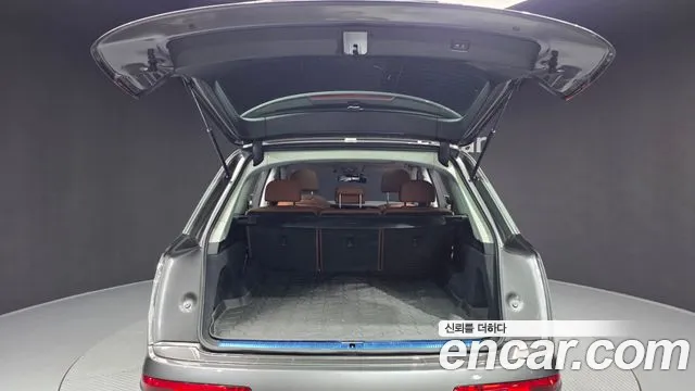 Audi Q7 2021 thumb 5