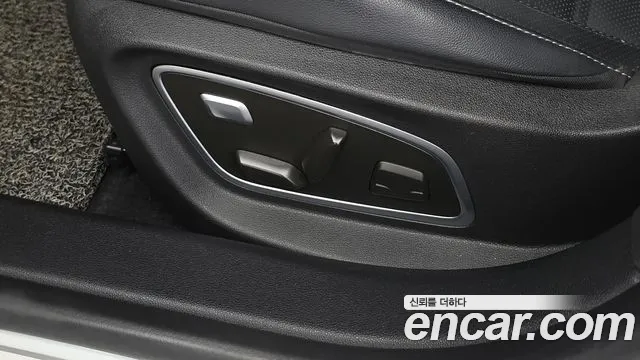 Renault SM6 2019 thumb 12